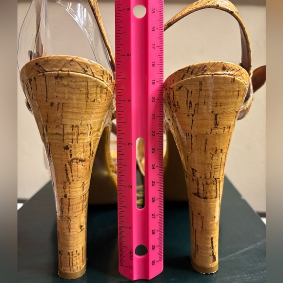 Ralph Lauren tan cork coated platform sandals; very nice and easy to walk in - Picture 7 of 10
